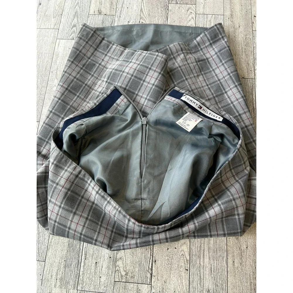Tommy Hilfiger Skirt Size‎ 4 Knee Length Gray Red Plaid Lined Slit Pencil
